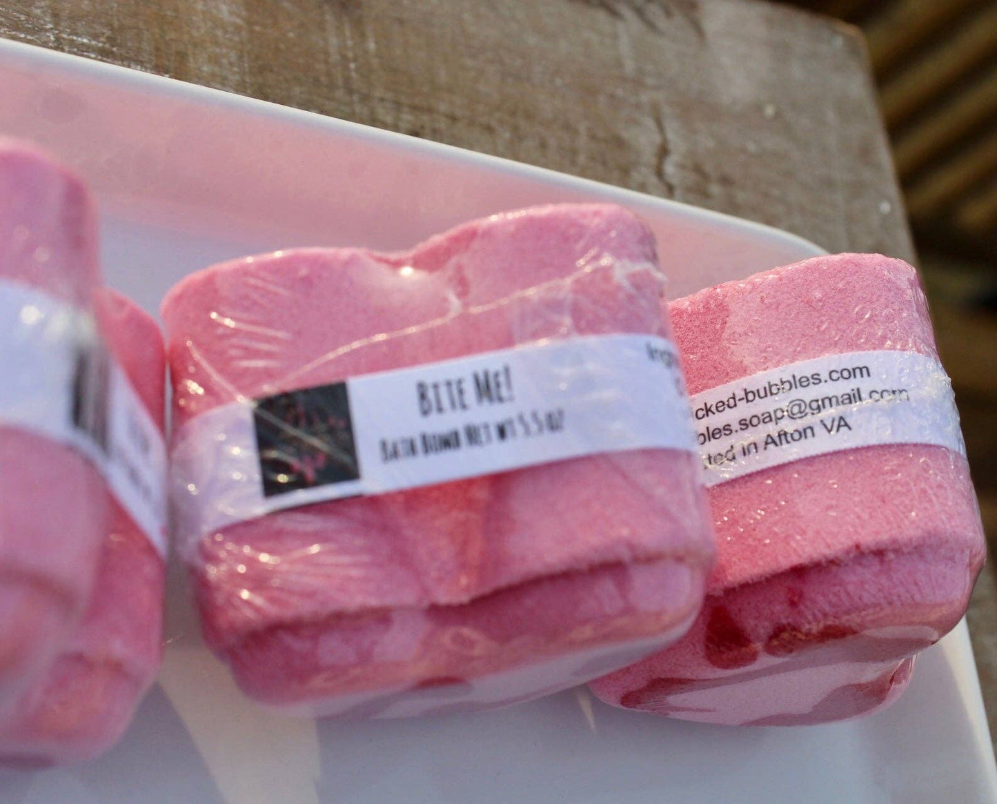 Heart Bath bomb - 4.5 oz - Bite me! Scent