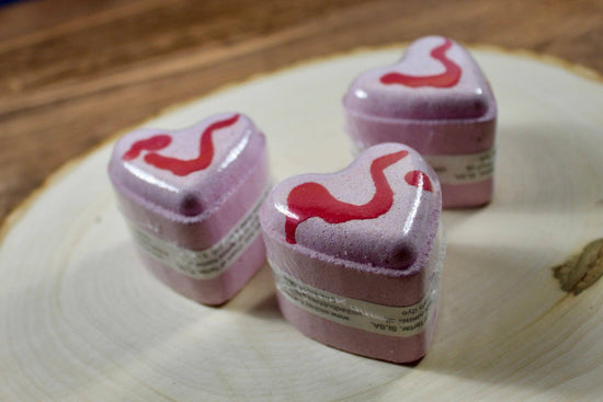 Heart Bath bomb - 4.5 oz - Bite me! Scent
